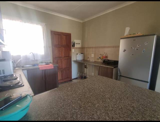 2 BEDROOM APARTMENT FOR SALE IN MOOIKLOOF RIDGE ESTATE
